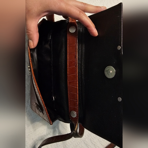 Brighton Pebbled black & Brown Croc Embossed Leather Travel Crossbody EUC - Picture 11 of 16